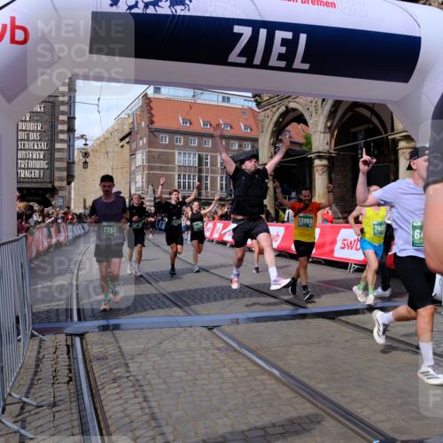 13.09.2026 - 21. swb-Marathon Bremen Tim E. http://msf.ph/oto/10390740 13.09.2026 13:35:23 Ziel 489, 536, 2366, 2413, 2430, 2492, 3063, 3217, 3768, 3916, 4487, 4635, 4985, 5016, 5125, 5647, 6391, 6403, 6627, 6655, 6750, 6756, 7123, 7405, 7657, 7703, 7750, 7998, 8328, 8515, 8623, 9017, 9216, 9526, 9527, 13017, 13018, 13051, 13060 meine-sportfotos.de