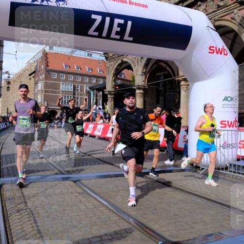 13.09.2026 - 21. swb-Marathon Bremen Tim E. http://msf.ph/oto/10390754 13.09.2026 13:35:24 Ziel 536, 2366, 2413, 2430, 2492, 3063, 3311, 3916, 4487, 4635, 4985, 5016, 5125, 5647, 6391, 6403, 6627, 6655, 6750, 6756, 7123, 7405, 7657, 7703, 7750, 7998, 8300, 8328, 8515, 8623, 9017, 9216, 9526, 9527, 13017, 13018, 13051, 13060 meine-sportfotos.de