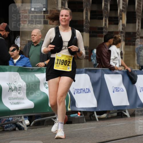 13.09.2026 - 21. swb-Marathon Bremen Strokosch-Dieckow http://msf.ph/oto/10390757 13.09.2026 11:14:11 Ziel 10330, 10491, 10766, 10799, 10880, 11078, 12010, 10303, 10395, 10396, 10402, 10586, 10784, 10854, 11041, 11140, 11173, 11363, 11703, 11864, 12100 meine-sportfotos.de