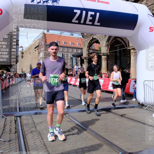 13.09.2026 - 21. swb-Marathon Bremen Tim E. http://msf.ph/oto/10390767 13.09.2026 13:35:25 Ziel 536, 2003, 2366, 2430, 2492, 3063, 3311, 3916, 4487, 4635, 4985, 5016, 5125, 5647, 6320, 6391, 6403, 6655, 6750, 7123, 7405, 7657, 7703, 7750, 7998, 8300, 8328, 8515, 9017, 9216, 9526, 9527, 13017, 13018, 13051, 13060 meine-sportfotos.de