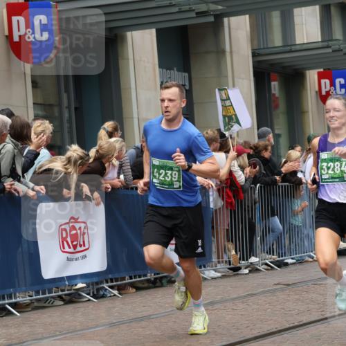 13.09.2026 - 21. swb-Marathon Bremen Strokosch-Dieckow http://msf.ph/oto/10390772 13.09.2026 13:04:08 Ziel 650, 744, 1223, 1224, 1860, 2207, 2956, 3284, 3424, 4110, 4239, 7871, 8936, 9813, 13034, 895, 2094, 2889, 3500, 4110, 4236, 6815, 8096, 9061, 9129, 9544, 9642 meine-sportfotos.de