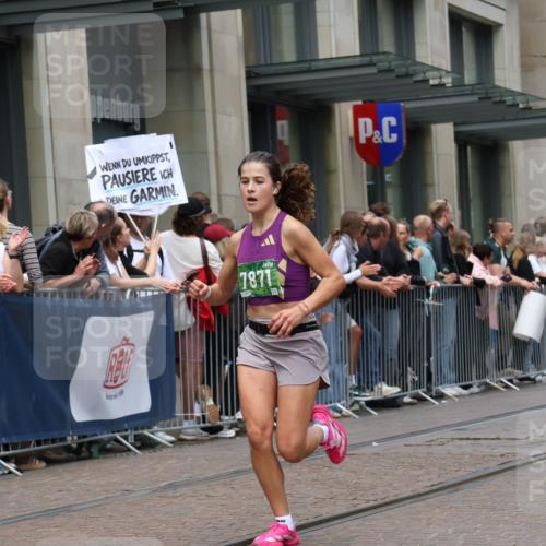 13.09.2026 - 21. swb-Marathon Bremen Strokosch-Dieckow http://msf.ph/oto/10390803 13.09.2026 13:04:12 Ziel 650, 744, 1223, 1224, 1860, 2207, 2956, 3284, 4239, 5283, 7871, 8701, 8936, 9070, 13034, 895, 2094, 2889, 3424, 3500, 4110, 4236, 6815, 9061, 9129, 9544, 9642, 9813 meine-sportfotos.de