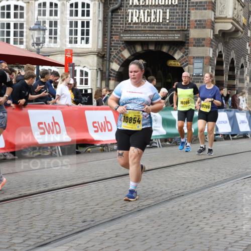 13.09.2026 - 21. swb-Marathon Bremen Strokosch-Dieckow http://msf.ph/oto/10390808 13.09.2026 11:14:27 Ziel 10402, 10491, 10799, 10854, 10880, 11027, 11233, 11535, 11864, 11902, 10519, 10705, 10722, 11186, 11408, 12112 meine-sportfotos.de