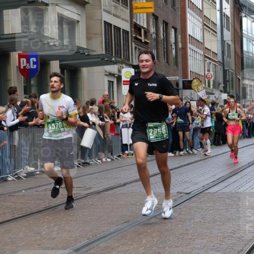 13.09.2026 - 21. swb-Marathon Bremen Strokosch-Dieckow http://msf.ph/oto/10390885 13.09.2026 13:04:25 Ziel 744, 1223, 1224, 1712, 2207, 2646, 2956, 5283, 5674, 7538, 7814, 8054, 8701, 8936, 9070, 9306, 9495, 9689, 13034, 13187, 650, 744, 1860, 3284, 3424, 4110, 4239, 6815, 7871, 9544, 9813 meine-sportfotos.de