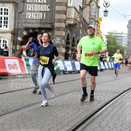 13.09.2026 - 21. swb-Marathon Bremen Strokosch-Dieckow http://msf.ph/oto/10390895 13.09.2026 11:14:37 Ziel 10303, 10395, 10396, 10402, 10586, 10784, 10854, 11041, 11140, 11173, 11233, 11363, 11535, 11703, 11864, 12100, 10519, 10557, 10705, 10776, 10805, 11097, 11098, 11186, 11288, 11876, 12191, 12193 meine-sportfotos.de