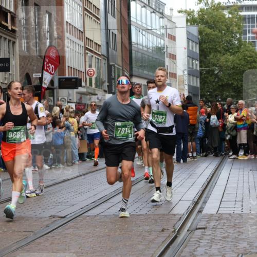 13.09.2026 - 21. swb-Marathon Bremen Strokosch-Dieckow http://msf.ph/oto/10390960 13.09.2026 13:04:35 Ziel 1336, 1712, 2646, 3196, 5283, 5674, 6708, 7538, 7814, 8054, 8701, 9070, 9306, 9495, 9689, 13187, 650, 744, 1223, 1224, 1860, 2207, 2956, 3284, 3424, 4239, 7871, 8701, 8936, 13034 meine-sportfotos.de