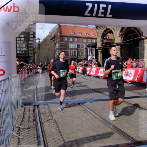 13.09.2026 - 21. swb-Marathon Bremen Tim E. http://msf.ph/oto/10390963 13.09.2026 13:35:51 Ziel 156, 607, 2041, 2090, 2318, 2356, 3055, 3087, 3226, 3621, 3704, 3780, 4326, 5308, 5661, 6315, 6418, 6465, 6466, 6644, 6649, 7285, 7377, 7597, 7675, 7700, 8401, 8530, 8816, 8915, 9784, 9845, 9862, 9887, 9892 meine-sportfotos.de