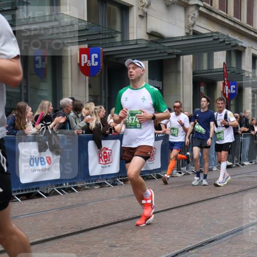 13.09.2026 - 21. swb-Marathon Bremen Strokosch-Dieckow http://msf.ph/oto/10391007 13.09.2026 13:04:39 Ziel 1336, 1712, 2297, 2646, 3196, 4729, 5674, 6708, 7538, 7814, 8054, 9306, 9495, 9689, 13187, 650, 744, 1223, 1224, 1860, 2207, 2956, 3284, 4239, 5283, 7871, 8701, 8936, 9070, 13034 meine-sportfotos.de