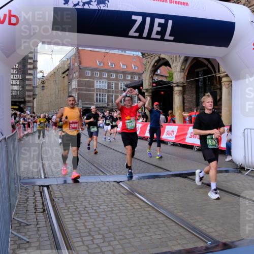 13.09.2026 - 21. swb-Marathon Bremen Tim E. http://msf.ph/oto/10391017 13.09.2026 13:36:14 Ziel 318, 563, 1867, 2565, 3026, 3056, 3454, 3485, 3489, 3857, 4016, 4048, 5026, 5071, 5157, 5276, 5381, 5584, 5816, 6159, 6724, 6874, 6982, 7036, 7043, 7235, 7256, 7385, 7691, 7804, 8145, 8227, 8335, 8705, 9243, 9912, 13121, 13179 meine-sportfotos.de