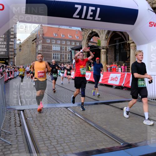 13.09.2026 - 21. swb-Marathon Bremen Tim E. http://msf.ph/oto/10391027 13.09.2026 13:36:15 Ziel 318, 563, 1867, 2565, 3026, 3056, 3454, 3485, 3489, 3857, 4016, 4048, 5026, 5071, 5157, 5276, 5381, 5816, 6159, 6724, 6874, 6982, 7036, 7043, 7235, 7256, 7385, 7691, 7804, 8145, 8227, 8275, 8335, 8705, 9243, 9912, 13179 meine-sportfotos.de