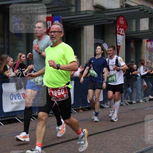 13.09.2026 - 21. swb-Marathon Bremen Strokosch-Dieckow http://msf.ph/oto/10391029 13.09.2026 13:04:41 Ziel 1336, 1712, 1822, 2297, 2646, 3196, 4729, 5674, 6708, 7538, 7814, 8054, 9306, 9495, 9689, 13187, 650, 744, 1223, 1224, 1860, 2207, 2956, 3284, 4239, 5283, 7871, 8701, 8936, 9070, 13034 meine-sportfotos.de