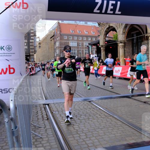 13.09.2026 - 21. swb-Marathon Bremen Tim E. http://msf.ph/oto/10391031 13.09.2026 13:36:28 Ziel 563, 1072, 1867, 2339, 2931, 2949, 3026, 3224, 3291, 3489, 3591, 4643, 4989, 5259, 5800, 6642, 6778, 6982, 7043, 7256, 7379, 7865, 8227, 8275, 8488, 8511, 8731, 8941, 9026, 9076, 9226, 9497, 9564, 13038, 13179, 13238 meine-sportfotos.de