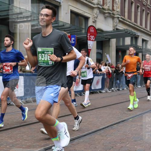 13.09.2026 - 21. swb-Marathon Bremen Strokosch-Dieckow http://msf.ph/oto/10391047 13.09.2026 13:04:43 Ziel 1336, 1822, 2297, 2646, 3196, 4729, 5674, 6708, 7102, 7538, 7814, 8054, 9306, 9495, 9689, 13187, 744, 1223, 1224, 1712, 1860, 2207, 2956, 5283, 7871, 8701, 8936, 9070, 13034 meine-sportfotos.de