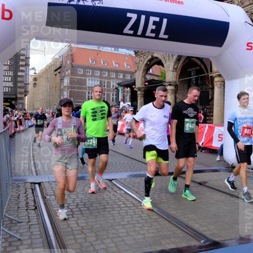 13.09.2026 - 21. swb-Marathon Bremen Tim E. http://msf.ph/oto/10391048 13.09.2026 13:36:31 Ziel 563, 1072, 1867, 2339, 2931, 2949, 3224, 3291, 3489, 3591, 4049, 4643, 4989, 5259, 5800, 6642, 6778, 6982, 7256, 7379, 7865, 8275, 8488, 8511, 8731, 8941, 9026, 9076, 9226, 9427, 9497, 9564, 13038, 13238 meine-sportfotos.de