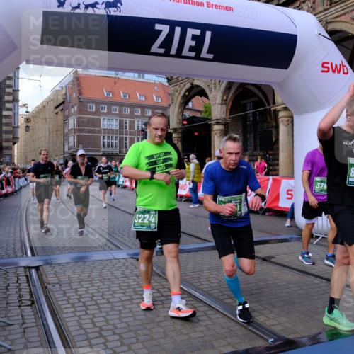 13.09.2026 - 21. swb-Marathon Bremen Tim E. http://msf.ph/oto/10391061 13.09.2026 13:36:32 Ziel 563, 1072, 1867, 2339, 2931, 2949, 3224, 3291, 3410, 3489, 3591, 4049, 4643, 4989, 5259, 5800, 6642, 6778, 6982, 7256, 7379, 7865, 8275, 8488, 8511, 8731, 8941, 9026, 9076, 9226, 9427, 9497, 9564, 13038, 13238 meine-sportfotos.de