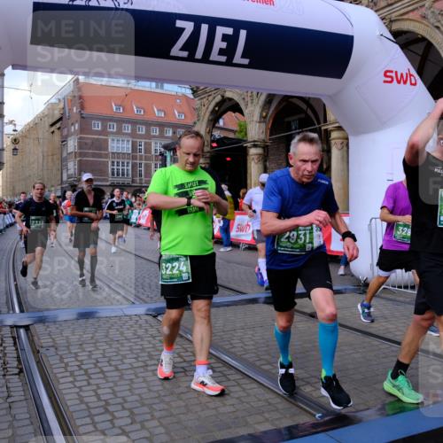 13.09.2026 - 21. swb-Marathon Bremen Tim E. http://msf.ph/oto/10391064 13.09.2026 13:36:32 Ziel 563, 1072, 1867, 2339, 2931, 2949, 3224, 3291, 3410, 3489, 3591, 4049, 4643, 4989, 5259, 5800, 6642, 6778, 6982, 7256, 7379, 7865, 8275, 8488, 8511, 8731, 8941, 9026, 9076, 9226, 9427, 9497, 9564, 13038, 13238 meine-sportfotos.de