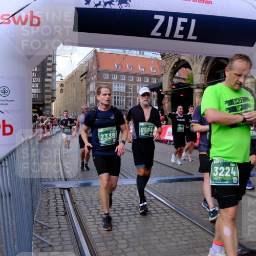13.09.2026 - 21. swb-Marathon Bremen Tim E. http://msf.ph/oto/10391070 13.09.2026 13:36:34 Ziel 1072, 2339, 2692, 2700, 2931, 2949, 3224, 3291, 3410, 3591, 4049, 4643, 4989, 5259, 5800, 6642, 6778, 6982, 7379, 7865, 8275, 8488, 8511, 8731, 8941, 9026, 9076, 9226, 9427, 9497, 9564, 13038, 13238 meine-sportfotos.de