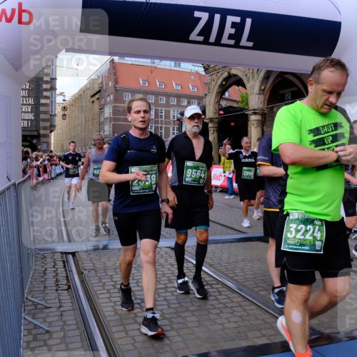 13.09.2026 - 21. swb-Marathon Bremen Tim E. http://msf.ph/oto/10391075 13.09.2026 13:36:35 Ziel 372, 900, 1072, 2339, 2692, 2700, 2931, 2949, 3224, 3291, 3410, 3591, 4049, 4643, 4989, 5259, 5800, 6642, 6778, 7379, 7865, 8275, 8488, 8511, 8525, 8731, 8941, 9026, 9076, 9226, 9427, 9497, 9564, 13038, 13238 meine-sportfotos.de