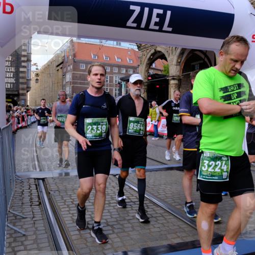 13.09.2026 - 21. swb-Marathon Bremen Tim E. http://msf.ph/oto/10391078 13.09.2026 13:36:35 Ziel 372, 900, 1072, 2339, 2692, 2700, 2931, 2949, 3224, 3291, 3410, 3591, 4049, 4643, 4989, 5259, 5800, 6642, 6778, 7379, 7865, 8275, 8488, 8511, 8525, 8731, 8941, 9026, 9076, 9226, 9427, 9497, 9564, 13038, 13238 meine-sportfotos.de