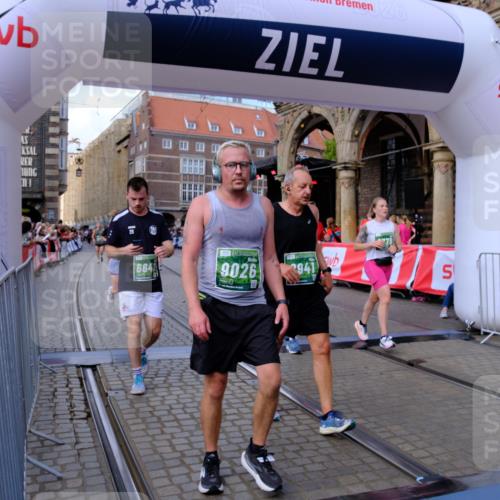 13.09.2026 - 21. swb-Marathon Bremen Tim E. http://msf.ph/oto/10391081 13.09.2026 13:36:38 Ziel 372, 900, 1072, 1738, 1880, 2339, 2692, 2700, 2931, 2949, 3291, 3410, 3591, 4049, 4643, 4989, 5800, 6642, 6778, 7379, 7865, 8511, 8525, 8731, 8905, 8941, 9026, 9226, 9427, 9564, 9899, 13038, 13238 meine-sportfotos.de