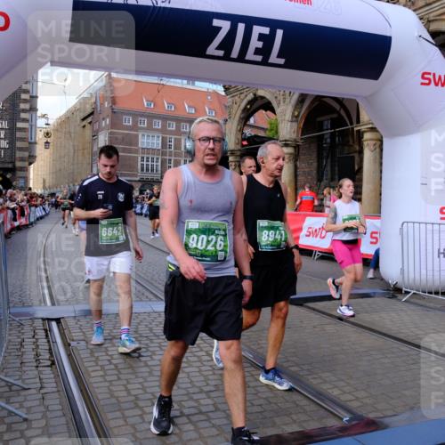 13.09.2026 - 21. swb-Marathon Bremen Tim E. http://msf.ph/oto/10391084 13.09.2026 13:36:38 Ziel 372, 900, 1072, 1738, 1880, 2339, 2692, 2700, 2931, 2949, 3291, 3410, 3591, 4049, 4643, 4989, 5800, 6642, 6778, 7379, 7865, 8511, 8525, 8731, 8905, 8941, 9026, 9226, 9427, 9564, 9899, 13038, 13238 meine-sportfotos.de