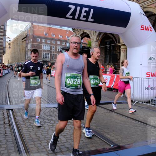 13.09.2026 - 21. swb-Marathon Bremen Tim E. http://msf.ph/oto/10391087 13.09.2026 13:36:38 Ziel 372, 900, 1072, 1738, 1880, 2339, 2692, 2700, 2931, 2949, 3291, 3410, 3591, 4049, 4643, 4989, 5800, 6642, 6778, 7379, 7865, 8511, 8525, 8731, 8905, 8941, 9026, 9226, 9427, 9564, 9899, 13038, 13238 meine-sportfotos.de