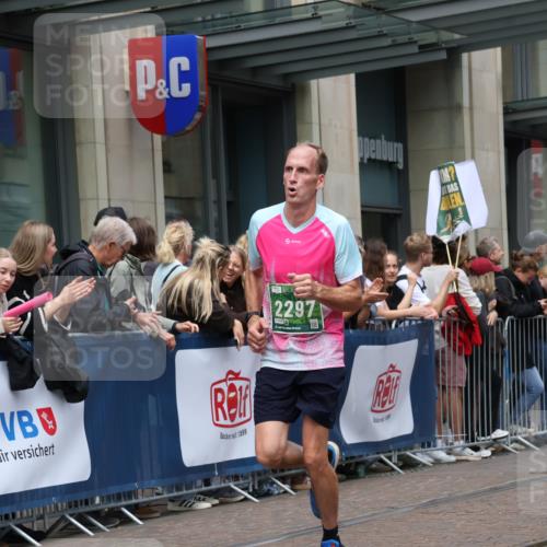 13.09.2026 - 21. swb-Marathon Bremen Strokosch-Dieckow http://msf.ph/oto/10391091 13.09.2026 13:04:54 Ziel 439, 1336, 1822, 2297, 3196, 3365, 4025, 4729, 7102, 9273, 1224, 1712, 2207, 2646, 2956, 5283, 5674, 6708, 7538, 7814, 8054, 8701, 9070, 9306, 9495, 9689, 13034, 13187 meine-sportfotos.de