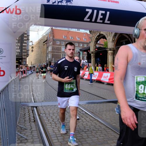 13.09.2026 - 21. swb-Marathon Bremen Tim E. http://msf.ph/oto/10391093 13.09.2026 13:36:39 Ziel 372, 900, 1738, 1880, 2339, 2692, 2700, 2949, 3410, 3591, 4049, 4643, 4989, 5800, 6527, 6642, 6778, 7379, 7865, 8511, 8525, 8731, 8905, 8941, 9026, 9226, 9427, 9564, 9899, 13038, 13238 meine-sportfotos.de