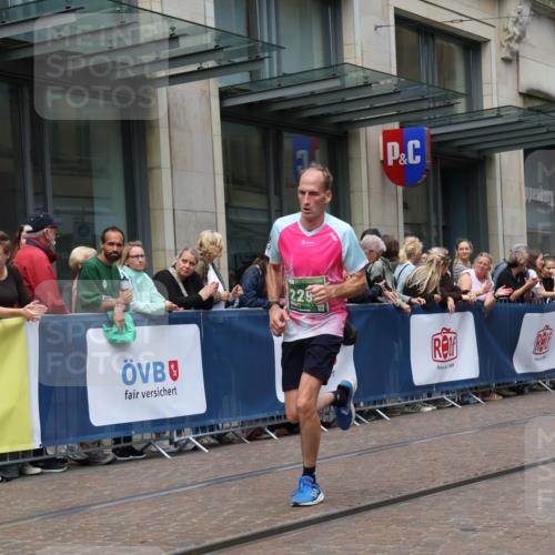 13.09.2026 - 21. swb-Marathon Bremen Strokosch-Dieckow http://msf.ph/oto/10391097 13.09.2026 13:04:54 Ziel 439, 1336, 1822, 2297, 3196, 3365, 4025, 4729, 7102, 9273, 1224, 1712, 2207, 2646, 2956, 5283, 5674, 6708, 7538, 7814, 8054, 8701, 9070, 9306, 9495, 9689, 13034, 13187 meine-sportfotos.de