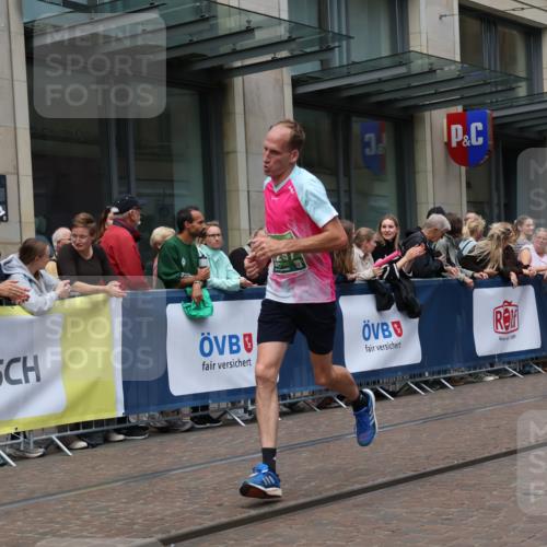 13.09.2026 - 21. swb-Marathon Bremen Strokosch-Dieckow http://msf.ph/oto/10391098 13.09.2026 13:04:55 Ziel 439, 1336, 1822, 2297, 3196, 3365, 4025, 4729, 5092, 7102, 9273, 1712, 2646, 2956, 5283, 5674, 6708, 7538, 7814, 8054, 8701, 9070, 9306, 9495, 9689, 13187 meine-sportfotos.de