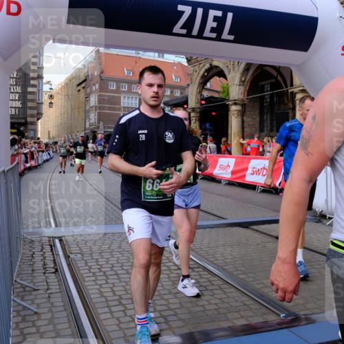 13.09.2026 - 21. swb-Marathon Bremen Tim E. http://msf.ph/oto/10391099 13.09.2026 13:36:40 Ziel 372, 900, 1738, 1880, 2339, 2467, 2692, 2700, 2949, 3067, 3410, 3591, 4049, 4643, 4989, 5781, 5800, 6527, 6642, 6778, 7249, 7379, 7808, 7865, 8511, 8525, 8731, 8905, 8941, 9026, 9427, 9564, 9899, 13038, 13238 meine-sportfotos.de