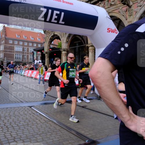 13.09.2026 - 21. swb-Marathon Bremen Tim E. http://msf.ph/oto/10391108 13.09.2026 13:36:41 Ziel 372, 900, 1738, 1880, 2467, 2692, 2700, 2731, 2823, 2949, 3067, 3410, 3591, 4049, 4182, 4216, 4643, 4989, 5781, 5800, 6527, 6642, 6778, 7249, 7344, 7379, 7808, 7865, 8511, 8525, 8731, 8905, 8941, 9026, 9427, 9899, 13038 meine-sportfotos.de
