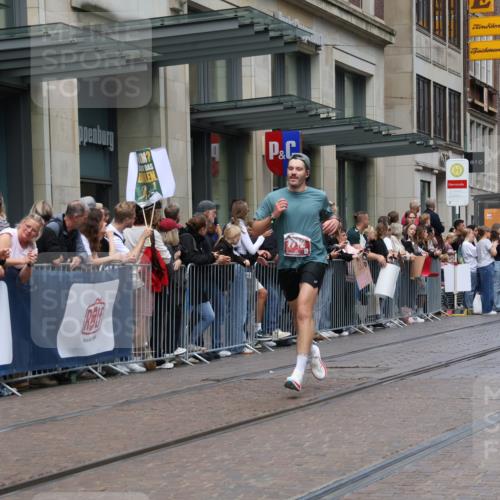 13.09.2026 - 21. swb-Marathon Bremen Strokosch-Dieckow http://msf.ph/oto/10391112 13.09.2026 13:04:58 Ziel 439, 1336, 1822, 2297, 3196, 3365, 4025, 4729, 5092, 7102, 9273, 1712, 2646, 5283, 5674, 6708, 7538, 7814, 8054, 8701, 9070, 9306, 9495, 9689, 13187 meine-sportfotos.de