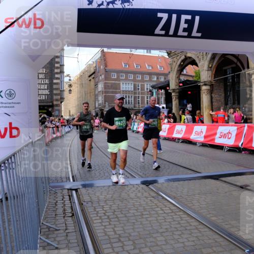 13.09.2026 - 21. swb-Marathon Bremen Tim E. http://msf.ph/oto/10391113 13.09.2026 13:36:44 Ziel 164, 372, 900, 1738, 1880, 2467, 2673, 2692, 2700, 2731, 2823, 3067, 3410, 3585, 3591, 4006, 4049, 4182, 4216, 4643, 5781, 6516, 6527, 6568, 6642, 6778, 7249, 7344, 7808, 7865, 8525, 8731, 8790, 8905, 9427, 9899, 10068, 10070, 13038 meine-sportfotos.de
