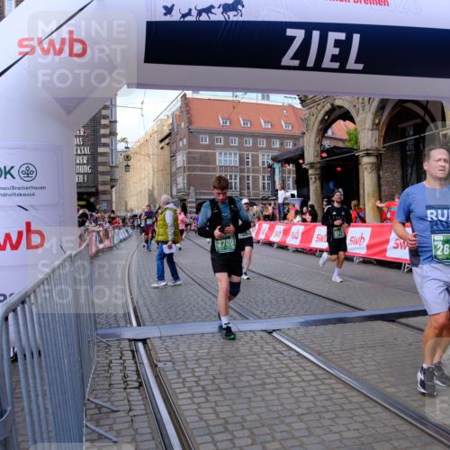13.09.2026 - 21. swb-Marathon Bremen Tim E. http://msf.ph/oto/10391131 13.09.2026 13:36:47 Ziel 164, 372, 900, 1738, 1880, 2467, 2673, 2692, 2700, 2731, 2819, 2823, 3067, 3410, 3585, 3591, 4006, 4049, 4050, 4182, 4216, 4414, 4643, 4676, 5061, 5656, 5781, 6516, 6527, 6568, 7249, 7344, 7765, 7808, 8525, 8790, 8905, 9427, 9776, 9899, 10068, 10070, 13038 meine-sportfotos.de