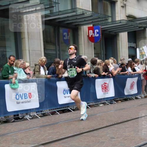 13.09.2026 - 21. swb-Marathon Bremen Strokosch-Dieckow http://msf.ph/oto/10391135 13.09.2026 13:05:04 Ziel 439, 1822, 2297, 3271, 3365, 4025, 5092, 5199, 5725, 6579, 7102, 7141, 9273, 1336, 1712, 2297, 2646, 3196, 4729, 5674, 6708, 7538, 7814, 8054, 9306, 9495, 9689, 13187 meine-sportfotos.de