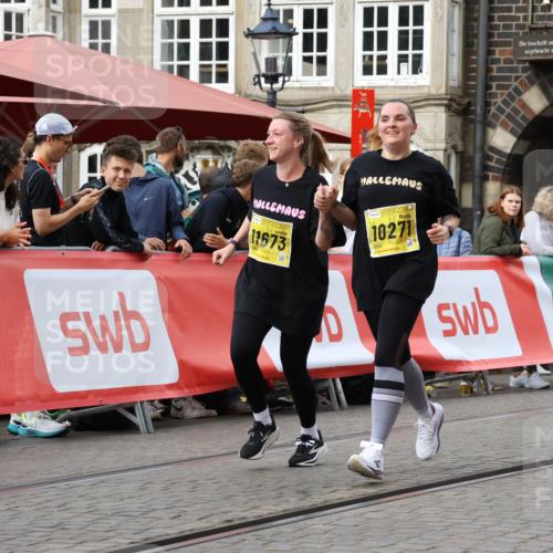 13.09.2026 - 21. swb-Marathon Bremen Strokosch-Dieckow http://msf.ph/oto/10391137 13.09.2026 11:15:06 Ziel 10271, 10519, 10557, 10705, 10752, 10776, 10805, 11085, 11097, 11098, 11186, 11288, 11408, 11645, 11673, 11876, 11974, 12191, 12193, 10606, 11424, 11990 meine-sportfotos.de