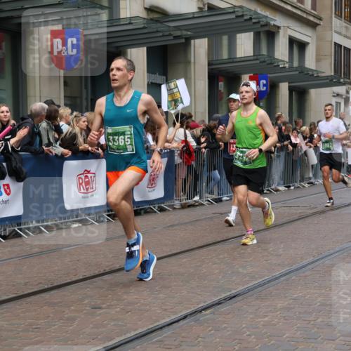 13.09.2026 - 21. swb-Marathon Bremen Strokosch-Dieckow http://msf.ph/oto/10391159 13.09.2026 13:05:09 Ziel 439, 1562, 3242, 3271, 3365, 4025, 5092, 5199, 5725, 6579, 7141, 9273, 1336, 1822, 2297, 2646, 3196, 4729, 5674, 6708, 7102, 7538, 7814, 8054, 9306, 9495, 9689, 13187 meine-sportfotos.de