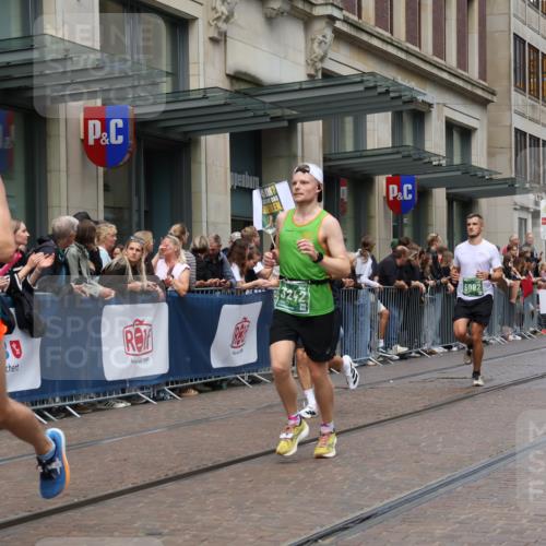13.09.2026 - 21. swb-Marathon Bremen Strokosch-Dieckow http://msf.ph/oto/10391162 13.09.2026 13:05:10 Ziel 439, 1301, 1562, 3242, 3271, 3365, 4025, 5092, 5199, 5725, 6579, 7141, 9273, 1336, 1822, 2297, 2646, 3196, 4729, 5674, 6708, 7102, 7538, 8054, 9306, 9495, 13187 meine-sportfotos.de
