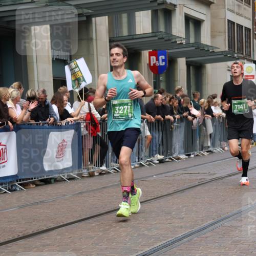 13.09.2026 - 21. swb-Marathon Bremen Strokosch-Dieckow http://msf.ph/oto/10391193 13.09.2026 13:05:13 Ziel 439, 1301, 1562, 1879, 3242, 3271, 3365, 5092, 5199, 5725, 6579, 7141, 9273, 1336, 1822, 2297, 3196, 4025, 4729, 6708, 7102, 7538, 8054, 9273, 9306, 9495 meine-sportfotos.de