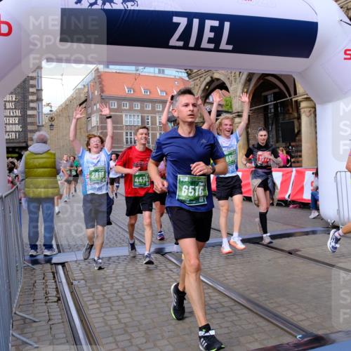 13.09.2026 - 21. swb-Marathon Bremen Tim E. http://msf.ph/oto/10391206 13.09.2026 13:36:58 Ziel 164, 813, 843, 1936, 2467, 2673, 2731, 2819, 2823, 3067, 3585, 3635, 3815, 3998, 4006, 4050, 4182, 4216, 4304, 4335, 4414, 4676, 4892, 5061, 5447, 5656, 5781, 5823, 6050, 6280, 6340, 6516, 6527, 6568, 6966, 7039, 7229, 7237, 7249, 7344, 7640, 7656, 7765, 7808, 8685, 8723, 8790, 9658, 9776, 9807, 10068, 10070 meine-sportfotos.de