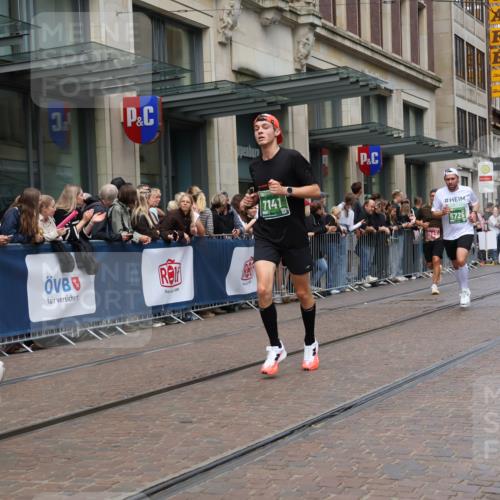 13.09.2026 - 21. swb-Marathon Bremen Strokosch-Dieckow http://msf.ph/oto/10391207 13.09.2026 13:05:15 Ziel 439, 1301, 1562, 1879, 3242, 3271, 3365, 5092, 5199, 5725, 6579, 7141, 1336, 1822, 2297, 3196, 4025, 4729, 6708, 7102, 9273, 9495 meine-sportfotos.de