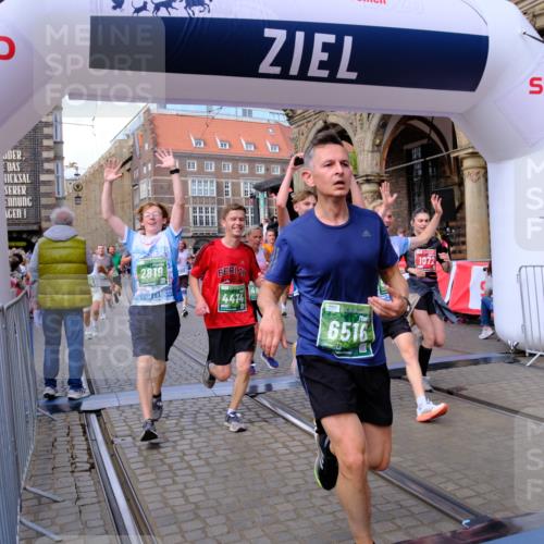 13.09.2026 - 21. swb-Marathon Bremen Tim E. http://msf.ph/oto/10391208 13.09.2026 13:36:58 Ziel 164, 813, 843, 1936, 2467, 2673, 2731, 2819, 2823, 3067, 3585, 3635, 3815, 3998, 4006, 4050, 4182, 4216, 4304, 4335, 4414, 4676, 4892, 5061, 5447, 5656, 5781, 5823, 6050, 6280, 6340, 6516, 6527, 6568, 6966, 7039, 7229, 7237, 7249, 7344, 7640, 7656, 7765, 7808, 8685, 8723, 8790, 9658, 9776, 9807, 10068, 10070 meine-sportfotos.de