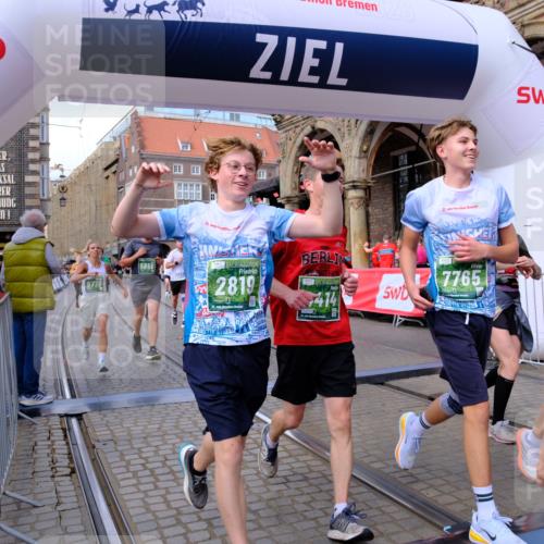 13.09.2026 - 21. swb-Marathon Bremen Tim E. http://msf.ph/oto/10391220 13.09.2026 13:36:59 Ziel 164, 551, 813, 843, 1936, 2467, 2673, 2731, 2819, 2823, 3067, 3541, 3585, 3635, 3815, 3874, 3998, 4006, 4050, 4182, 4216, 4304, 4335, 4414, 4676, 4892, 5061, 5447, 5656, 5781, 5823, 6050, 6280, 6340, 6516, 6527, 6568, 6966, 7039, 7229, 7237, 7249, 7344, 7640, 7656, 7765, 7808, 8498, 8685, 8723, 8790, 9658, 9776, 9807, 10068, 10070 meine-sportfotos.de
