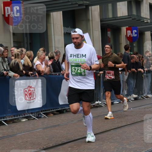 13.09.2026 - 21. swb-Marathon Bremen Strokosch-Dieckow http://msf.ph/oto/10391222 13.09.2026 13:05:17 Ziel 439, 1017, 1301, 1562, 1879, 2538, 3242, 3271, 3365, 5092, 5199, 5725, 6025, 6579, 7141, 8973, 1336, 1822, 2297, 3196, 3365, 4025, 4729, 7102, 9273 meine-sportfotos.de