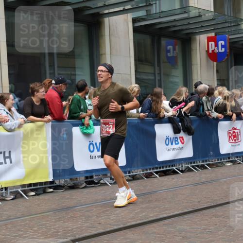 13.09.2026 - 21. swb-Marathon Bremen Strokosch-Dieckow http://msf.ph/oto/10391236 13.09.2026 13:05:19 Ziel 439, 1017, 1301, 1562, 1879, 2538, 3242, 3271, 4157, 5092, 5199, 5725, 6025, 6579, 7141, 8973, 439, 1336, 1822, 2297, 3196, 3365, 4025, 4729, 7102, 9273 meine-sportfotos.de