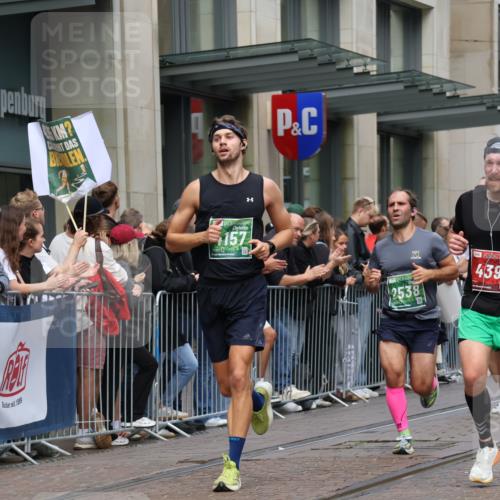 13.09.2026 - 21. swb-Marathon Bremen Strokosch-Dieckow http://msf.ph/oto/10391246 13.09.2026 13:05:29 Ziel 1017, 1301, 1562, 1745, 1879, 2538, 3242, 3520, 4157, 4712, 5199, 6025, 6058, 6579, 8334, 8706, 8877, 8973, 9010, 9918, 439, 1822, 2297, 3271, 3365, 4025, 5092, 5199, 5725, 6579, 7102, 7141, 9273 meine-sportfotos.de