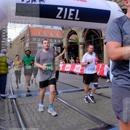 13.09.2026 - 21. swb-Marathon Bremen Tim E. http://msf.ph/oto/10391249 13.09.2026 13:37:02 Ziel 164, 551, 813, 843, 1936, 2275, 2673, 2819, 3541, 3585, 3635, 3815, 3874, 3998, 4006, 4050, 4304, 4335, 4414, 4676, 4892, 5061, 5236, 5355, 5447, 5656, 5823, 6050, 6280, 6340, 6408, 6516, 6568, 6966, 7039, 7229, 7237, 7640, 7656, 7765, 8498, 8685, 8723, 8790, 9658, 9776, 9807, 10068, 10070 meine-sportfotos.de