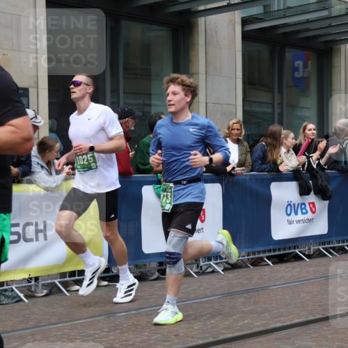 13.09.2026 - 21. swb-Marathon Bremen Strokosch-Dieckow http://msf.ph/oto/10391265 13.09.2026 13:05:33 Ziel 681, 1017, 1301, 1562, 1745, 1879, 2538, 3297, 3520, 4157, 4712, 5803, 6025, 6058, 7399, 8334, 8706, 8877, 8973, 8983, 9010, 9429, 9918, 439, 1562, 3242, 3271, 3365, 4025, 5092, 5199, 5725, 6579, 7141, 9273 meine-sportfotos.de