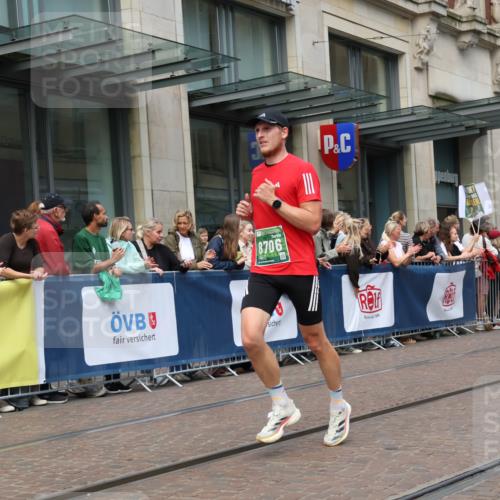 13.09.2026 - 21. swb-Marathon Bremen Strokosch-Dieckow http://msf.ph/oto/10391277 13.09.2026 13:05:36 Ziel 681, 1017, 1745, 1879, 2538, 3297, 3520, 4157, 4614, 4712, 5803, 6025, 6058, 7399, 8334, 8706, 8877, 8973, 8983, 9010, 9429, 9918, 439, 1301, 1562, 3242, 3271, 3365, 4025, 5092, 5199, 5725, 6579, 7141, 9273 meine-sportfotos.de